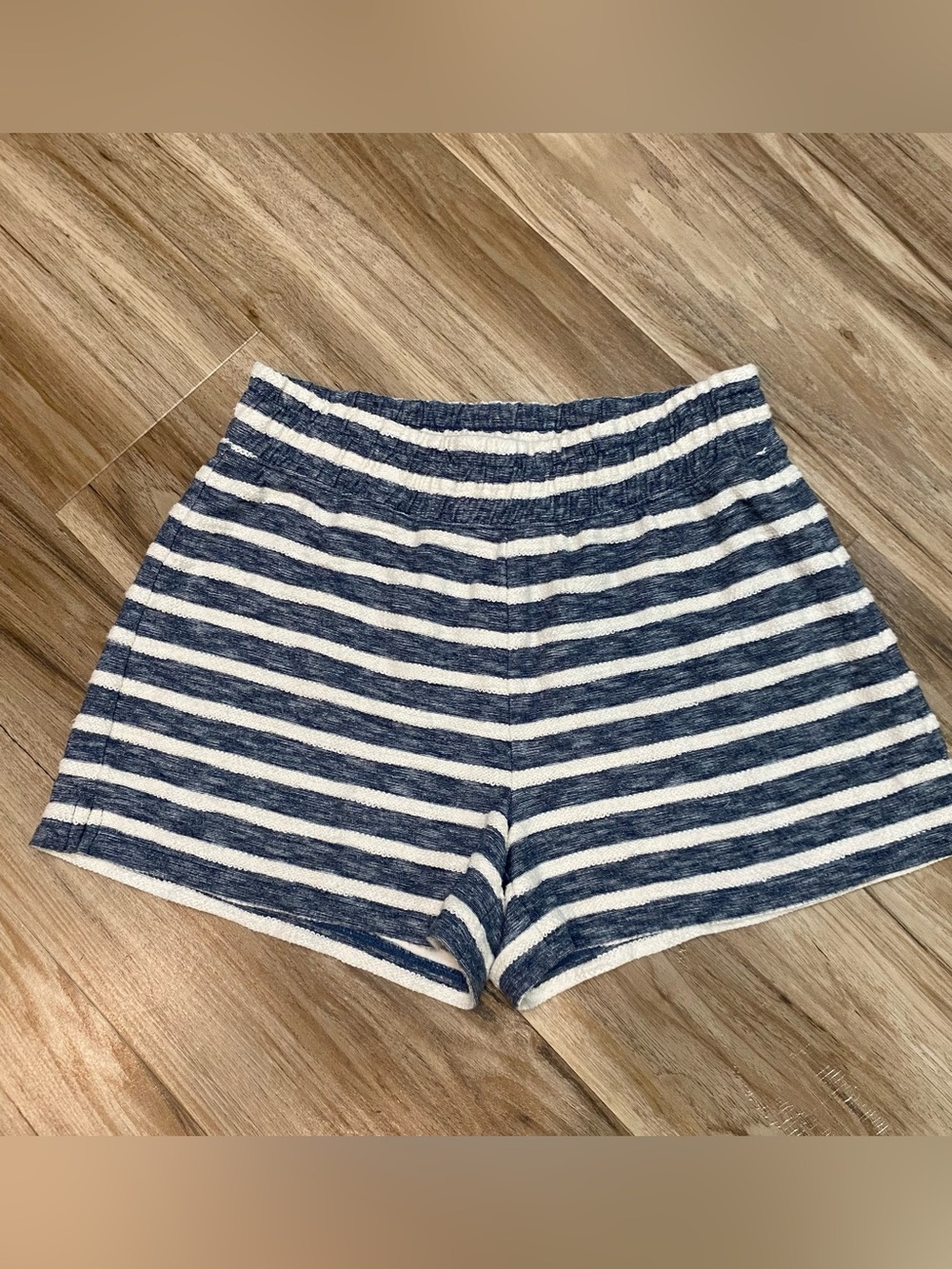 J CREW SWEAT SHORTS FLOUNCY LEISURE LOUNGE 3” NAVY IVORY STRIPED WOMENS SZ XS